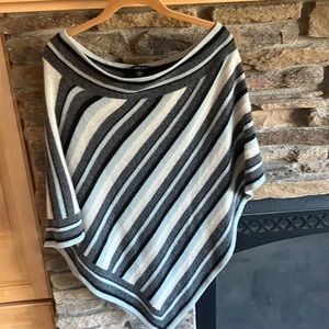 Laundry by Shelli Segal 100% cashmere poncho